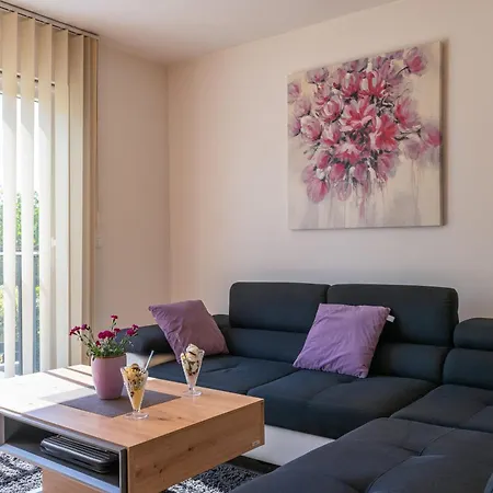 Roman Apartmán *