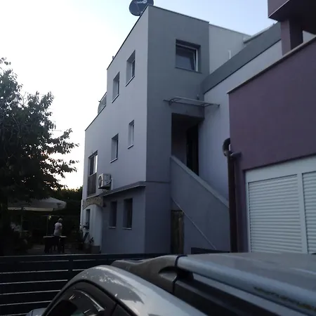 Roman 公寓 *