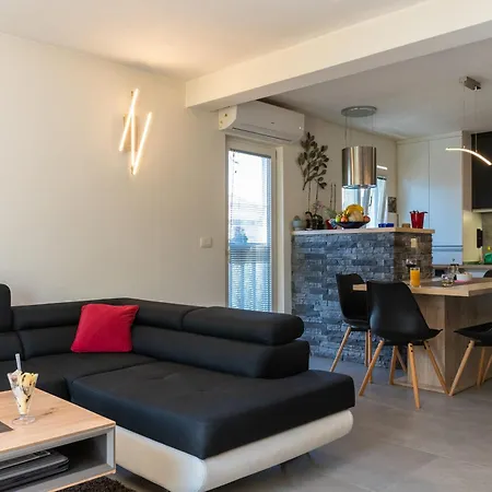 Roman Apartment *